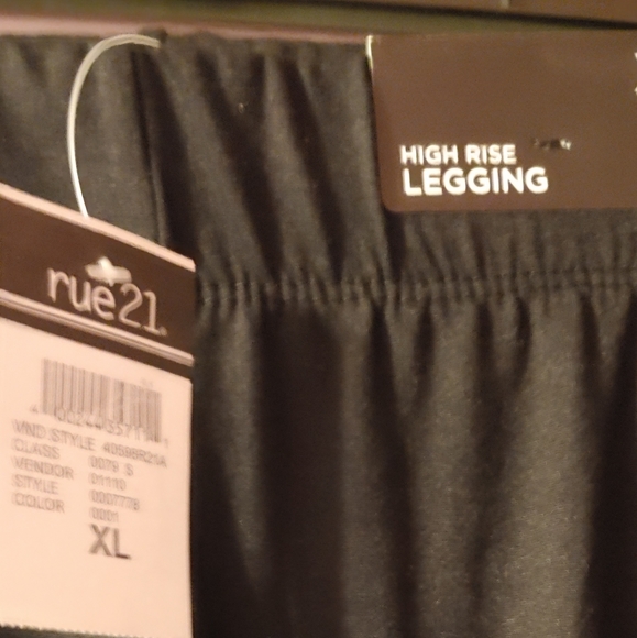 NWT RUE 21 BLACK PANTS WITH ROSE - Picture 4 of 8
